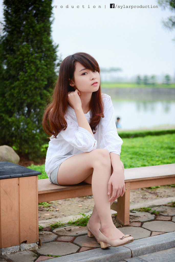 女厕凸凹偷拍间谍撒尿视频